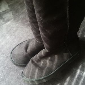 Girls size 4 black boots